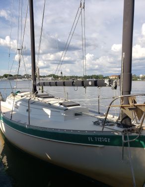 Used Pearson Sailboats For Sale in Florida by owner | 1983 28 foot Tillotson & Pearson cat ketch